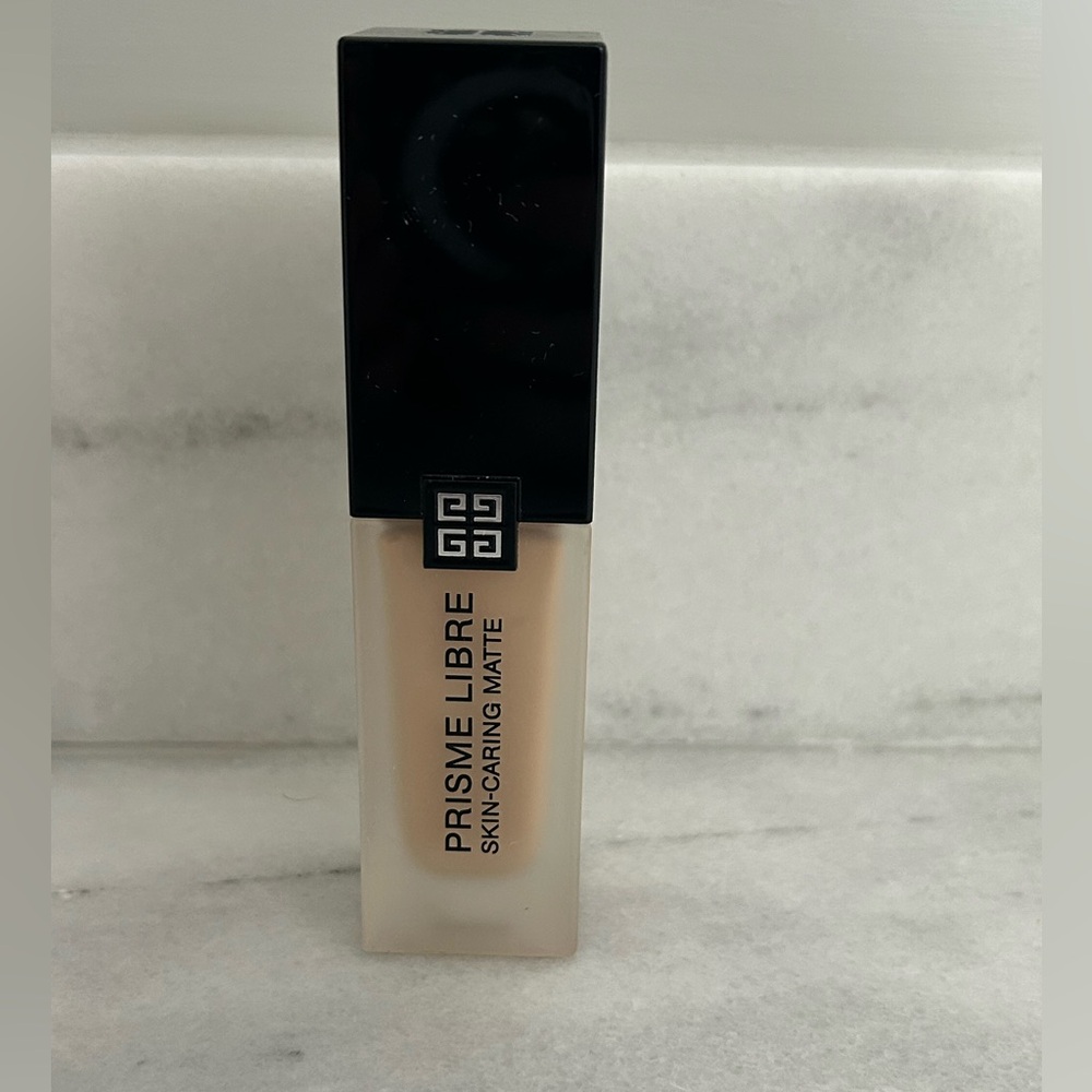 Givenchy Prisme Libre Skin-Caring Matte Foundation shade N 2-120